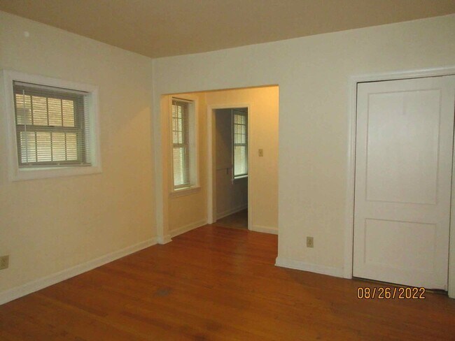 Foto del edificio - Available September 2026 Large Remodeled 1 Bedroom Apartment with Free Heat!
