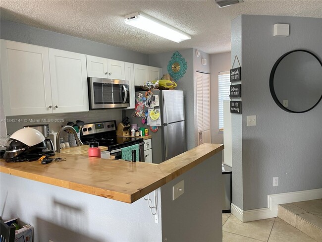 Building Photo - 14141 SW 120th Ct