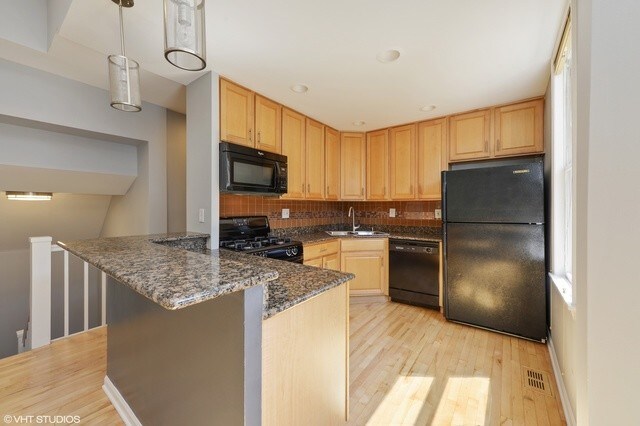 Foto del edificio - 957 W Montana St