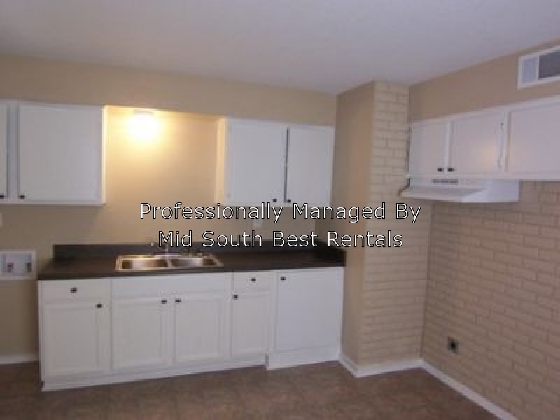 Building Photo - 3825 Oakshire St