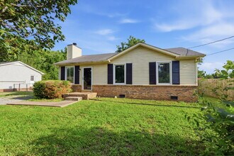 Building Photo - 688 Debbie Dr