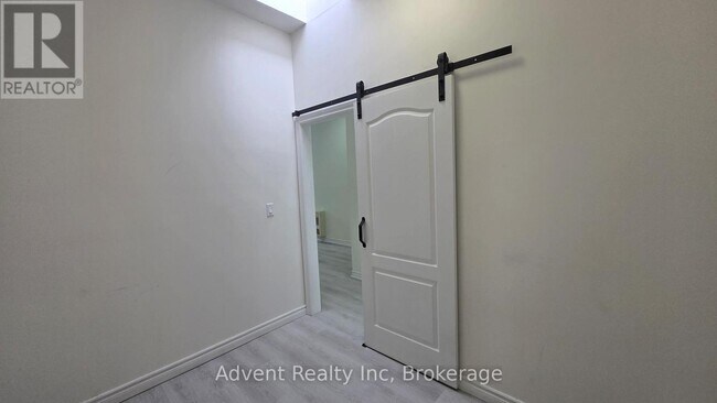 Photo du bâtiment - 1454 Queen St W