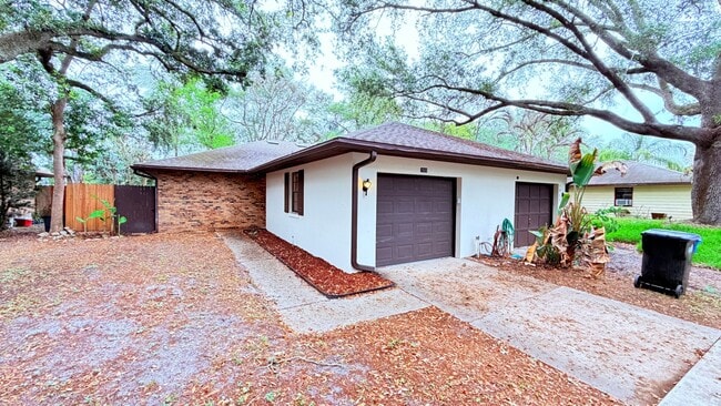 Foto del edificio - Charming 2-Bedroom Home with Fully Fenced Yard – No HOA Approval Required!