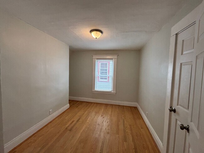 Foto del edificio - 117-119 Whittier Ave.