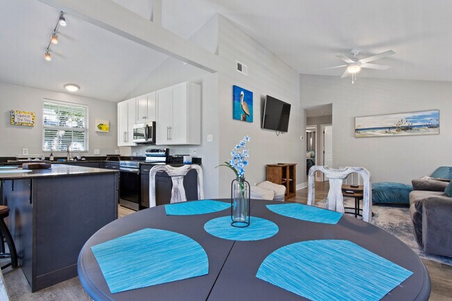 Building Photo - 6733 Mary St