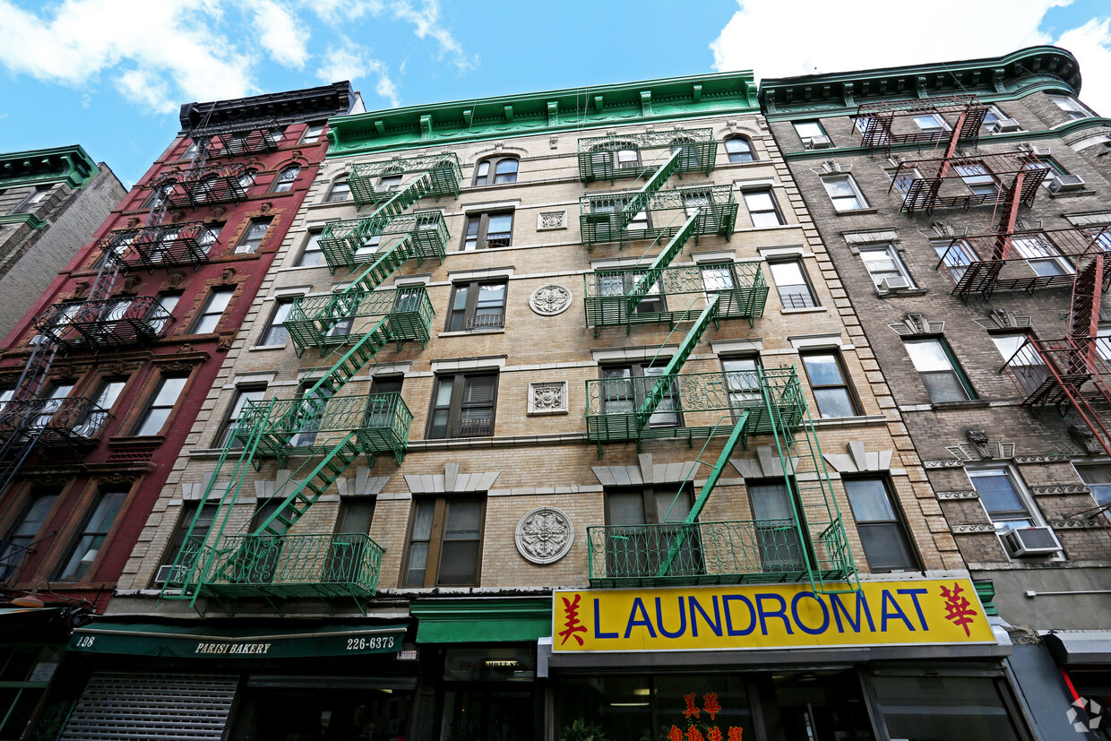 Building Photo - 196-198 Mott St