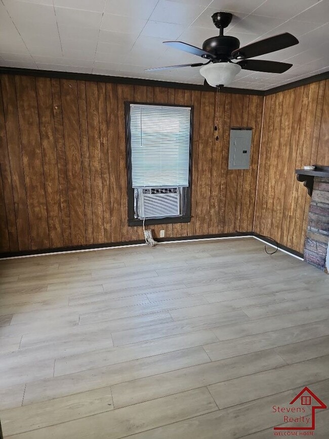 Building Photo - 1002 33rd Ave N