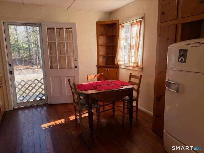 Building Photo - 45 Lakeside Dr