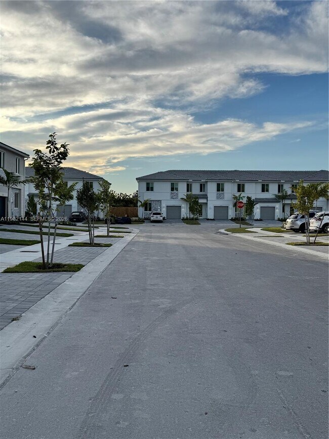 Foto del edificio - 656 SE 14th Ct