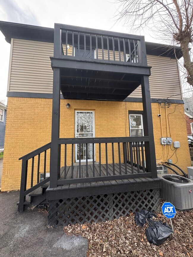 Foto del edificio - 15318 Murray Hill St