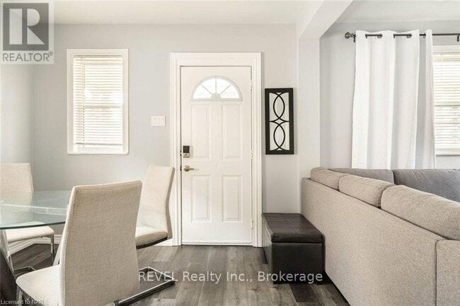 Building Photo - 6413 Frederica St