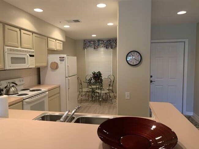 Building Photo - Beautiful 2 Bed/2 Bath in Lexington Countr...