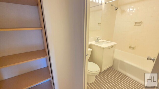 Building Photo - Midtown East One-Bedroom with Open Views