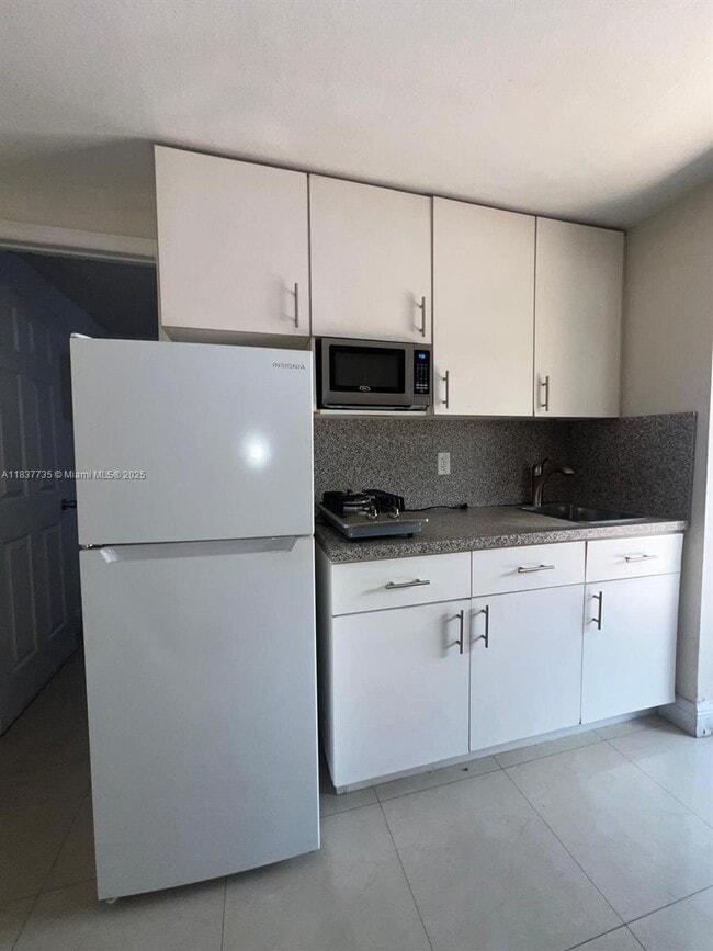 Building Photo - 490 W 33rd Pl