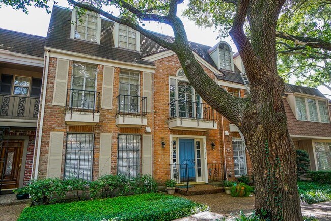 Building Photo - 454 N Post Oak Ln