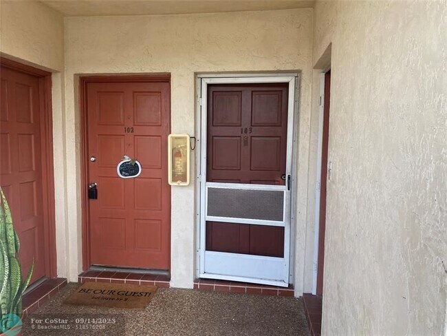 Foto del edificio - 5900 NW 17th Pl