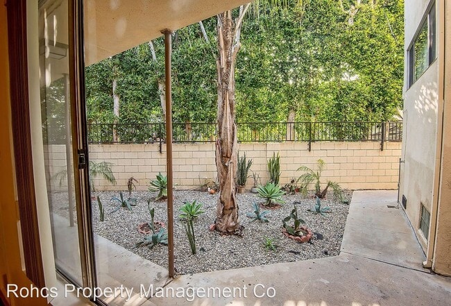 Building Photo - 8556 Cashio St