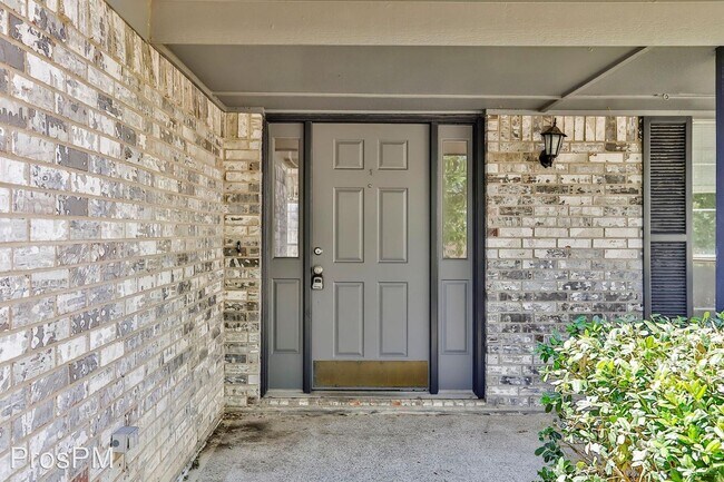 Foto del edificio - 5 br, 2.5 bath House - 5504 Big Bend Dr