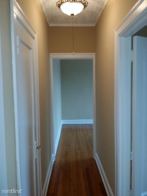 Building Photo - 1 br, 1 bath Apartment - 2354 E 70th St