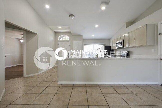 Foto del edificio - 3 Bedroom Pet-Friendly Home in AUBURNDALE,...