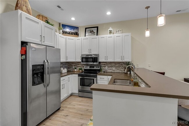 Building Photo - 251 Main St