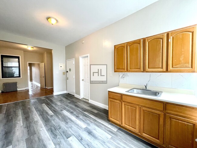 Building Photo - Huge 1 Bed + Home Office | 1501 Broadway