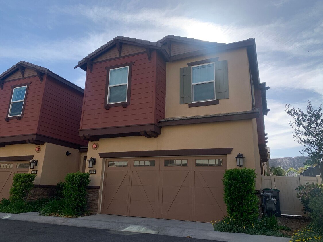 Foto principal - 3-Bedroom Hartford River Village Home with...