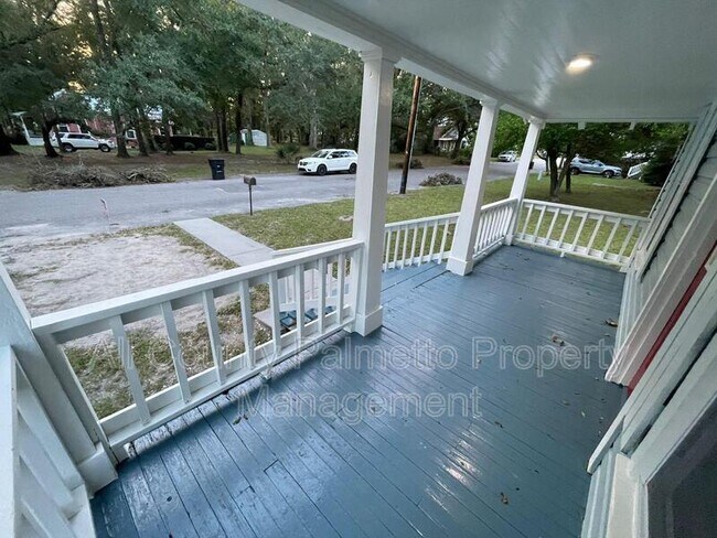 Building Photo - 223 S Lucas St