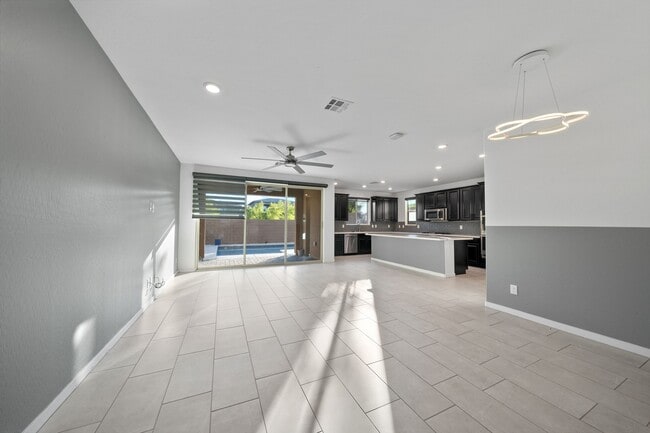 Building Photo - 713 Foreign Reef Wy