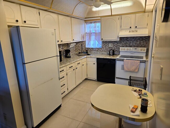 Foto del edificio - 8900 Washington St