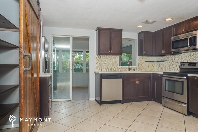 Building Photo - 1328 Karen Dr