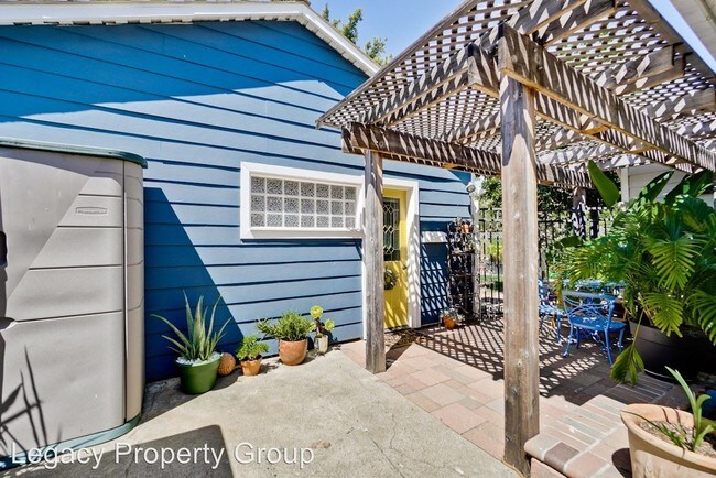 Foto del edificio - Studio, 1 bath House - 10465 Orange Ave