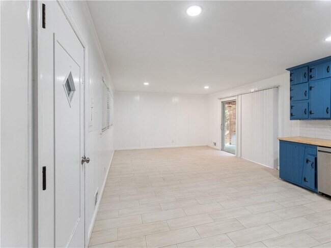 Foto del edificio - 1685 Dunwoody Pl NE