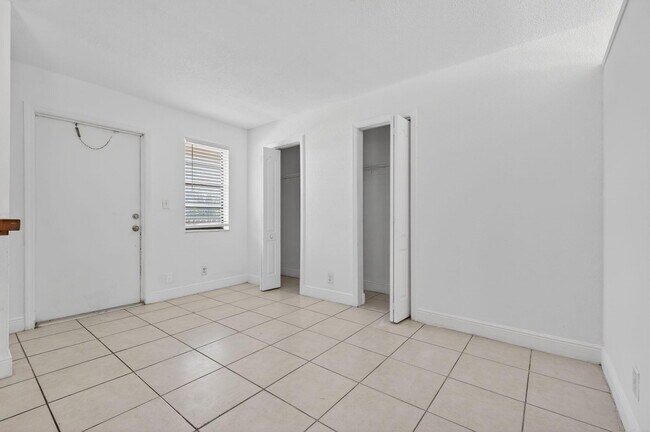 Foto del edificio - 4081 N Dixie Hwy