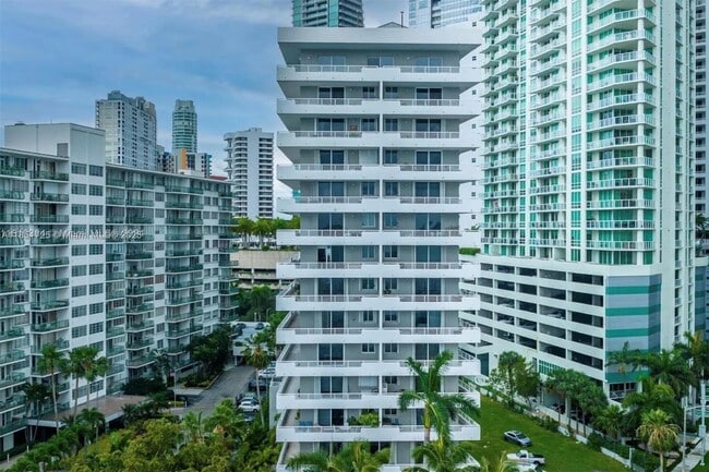 Foto del edificio - 1402 Brickell Bay Dr