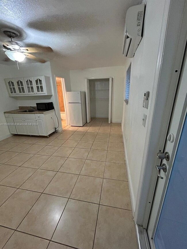 Building Photo - 3085 NW Flagler Ter