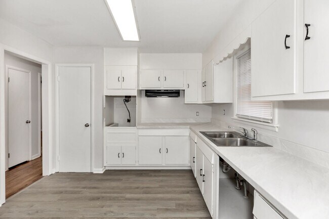 Foto del edificio - 402 Walker Ave NE