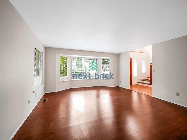 Building Photo - Charming Family Home in a Tranquil Cul-de-Sac