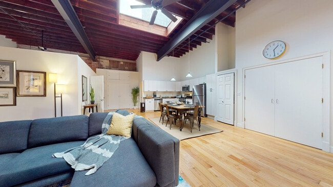 Building Photo - 19 Stanhope St