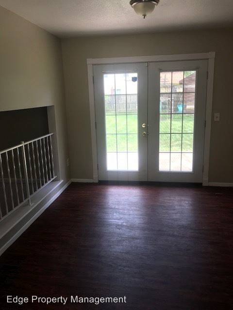 Building Photo - 4 br, 2 bath House - 625 N. Abbe Rd.