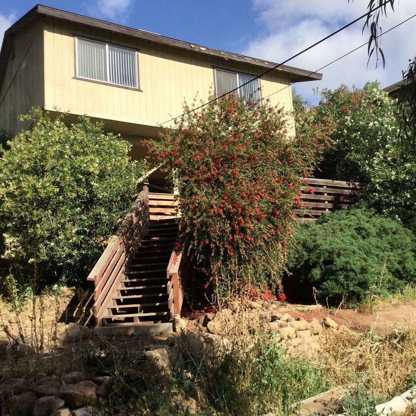 Foto principal - Serene Living In A 2 Bed/2 Bath Home with ...