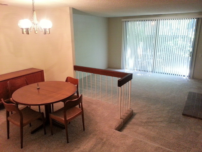 Building Photo - 605 Woodside Sierra
