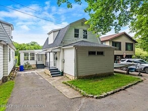 Building Photo - 402 N River St
