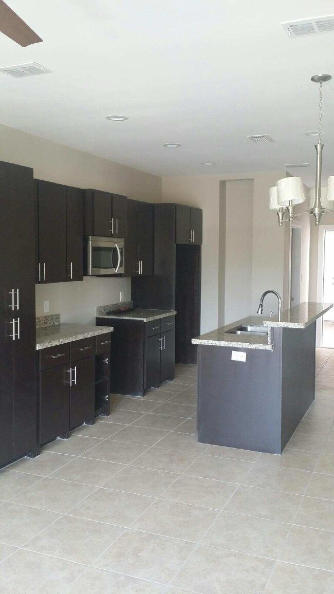 Foto del edificio - 901 E Redbud Ave