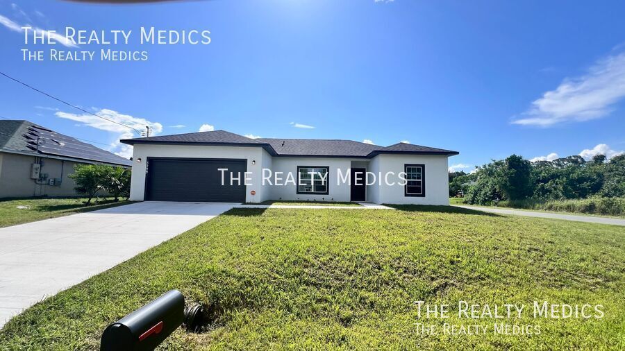 Foto principal - 3299 Bowline Ave