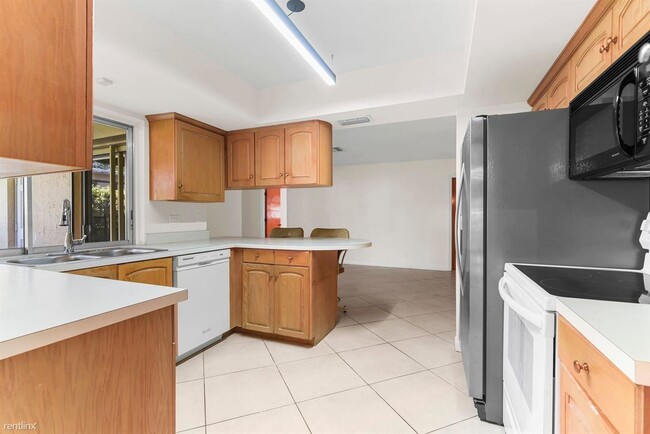 Building Photo - 4 br, 2 bath House - 898 NW 5th Ave