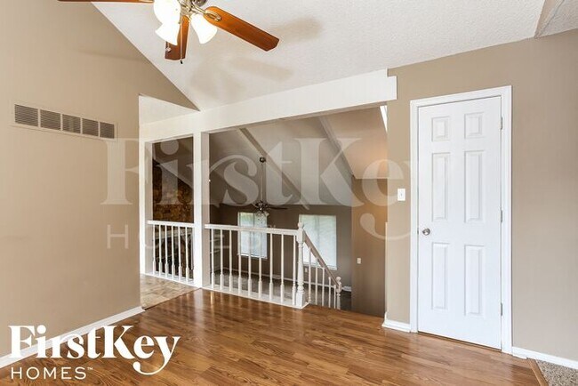 Building Photo - 1617 SE Brome Cir