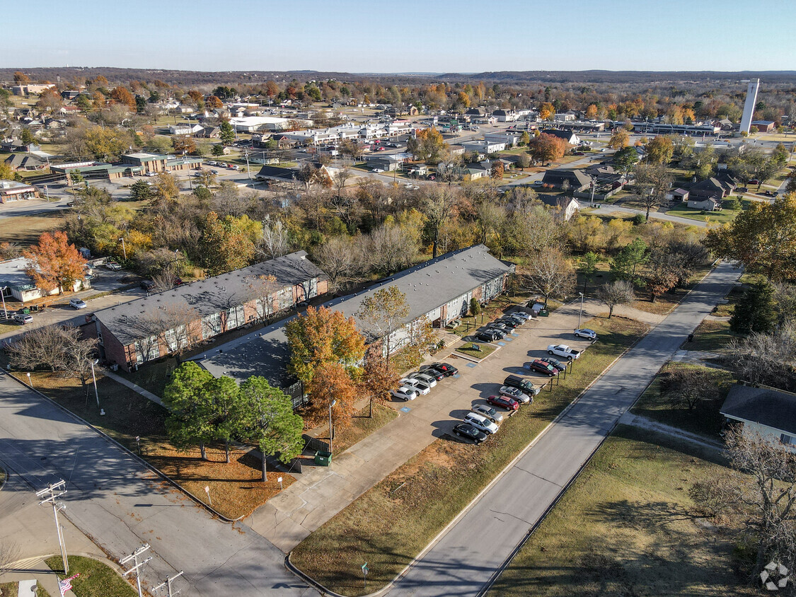 Aerial - Looking Southeast - Links Crossing Apartments Homes