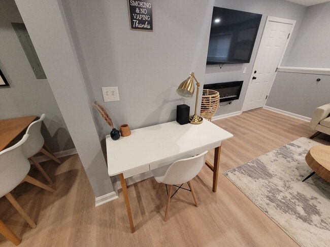 Building Photo - 81 Luna St