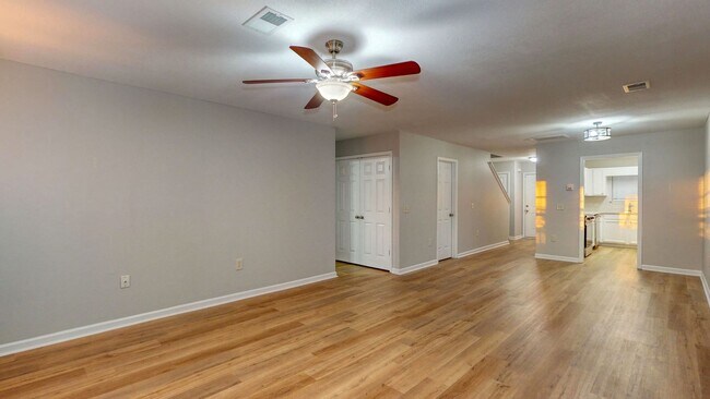 Building Photo - Townhome in Effingham